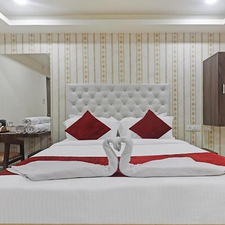 Hotel Bright Airport Zone Шамшабад Экстерьер фото