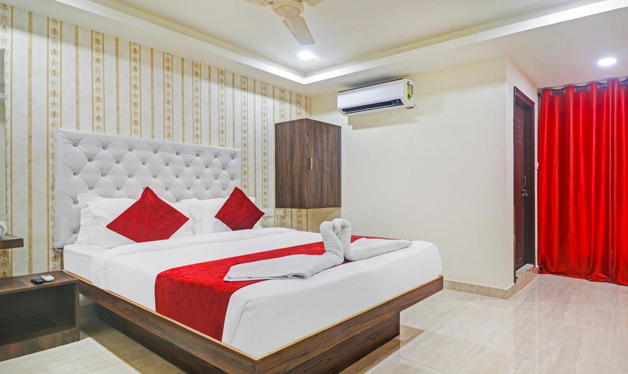 Hotel Bright Airport Zone Шамшабад Экстерьер фото