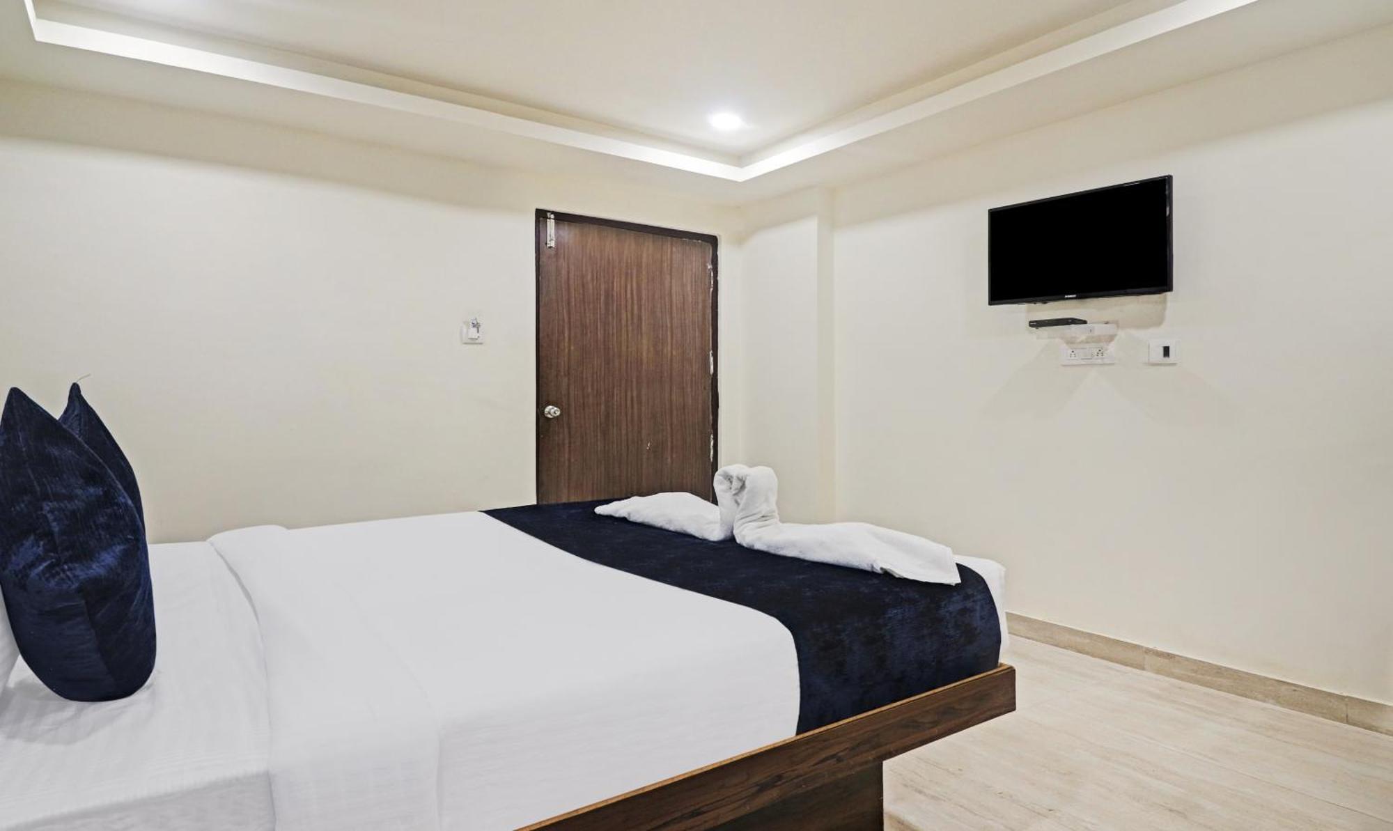 Hotel Bright Airport Zone Шамшабад Экстерьер фото