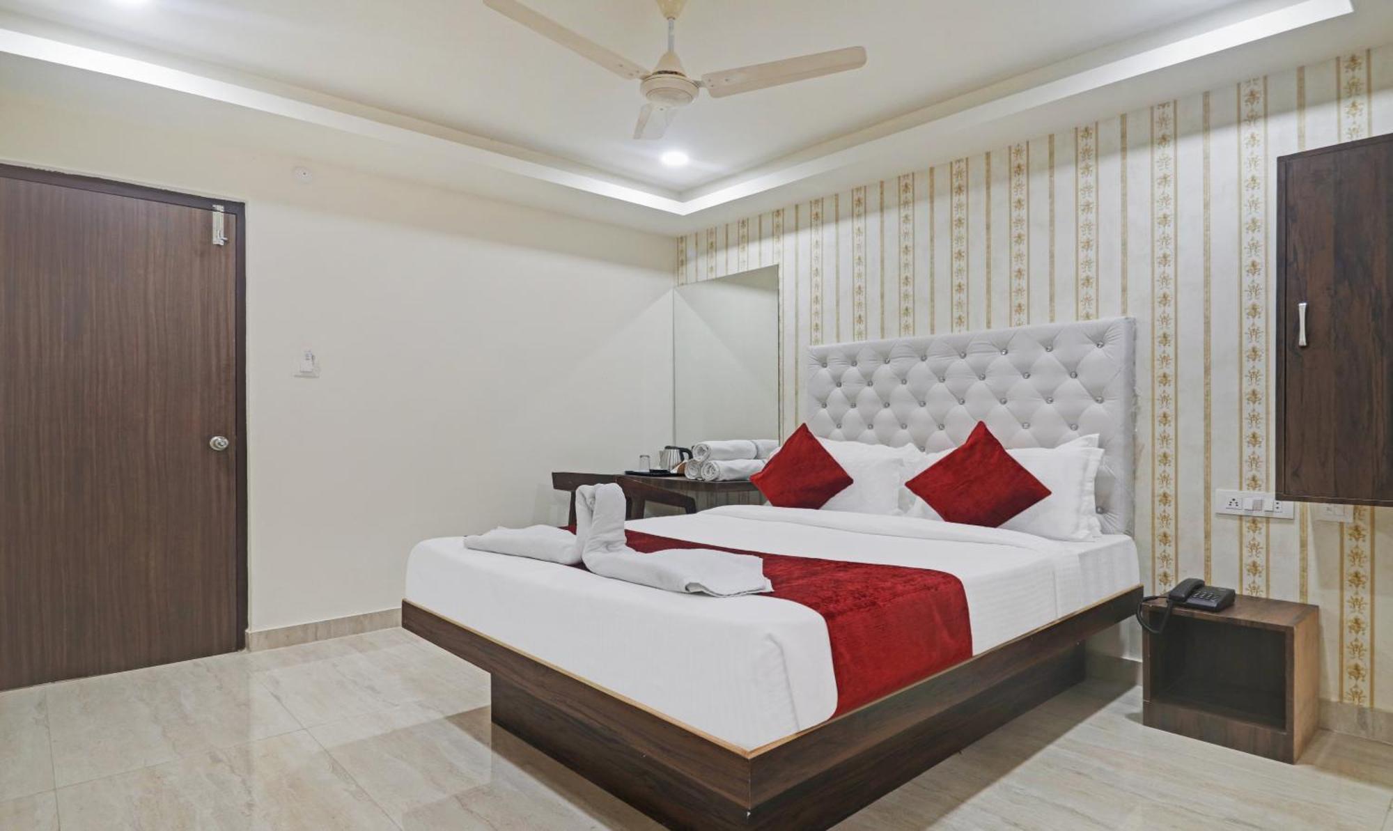 Hotel Bright Airport Zone Шамшабад Экстерьер фото