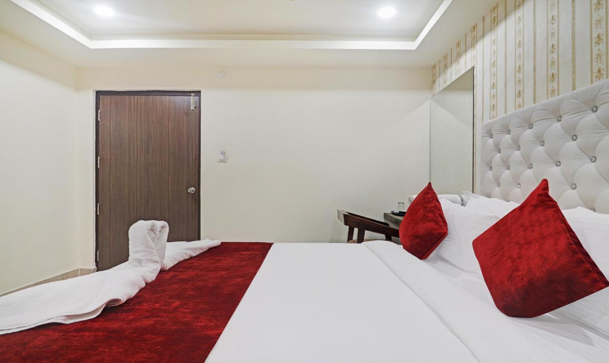 Hotel Bright Airport Zone Шамшабад Экстерьер фото