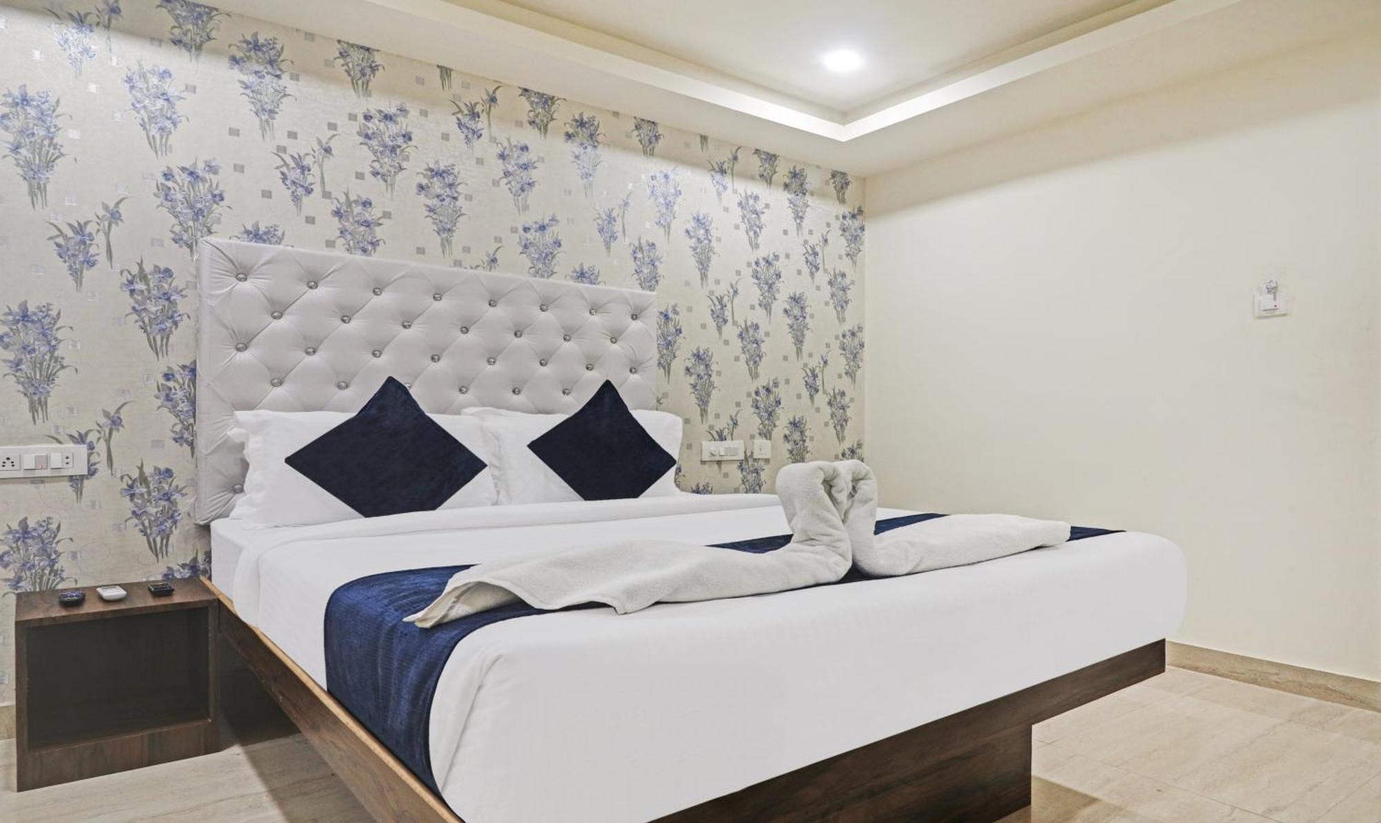 Hotel Bright Airport Zone Шамшабад Экстерьер фото