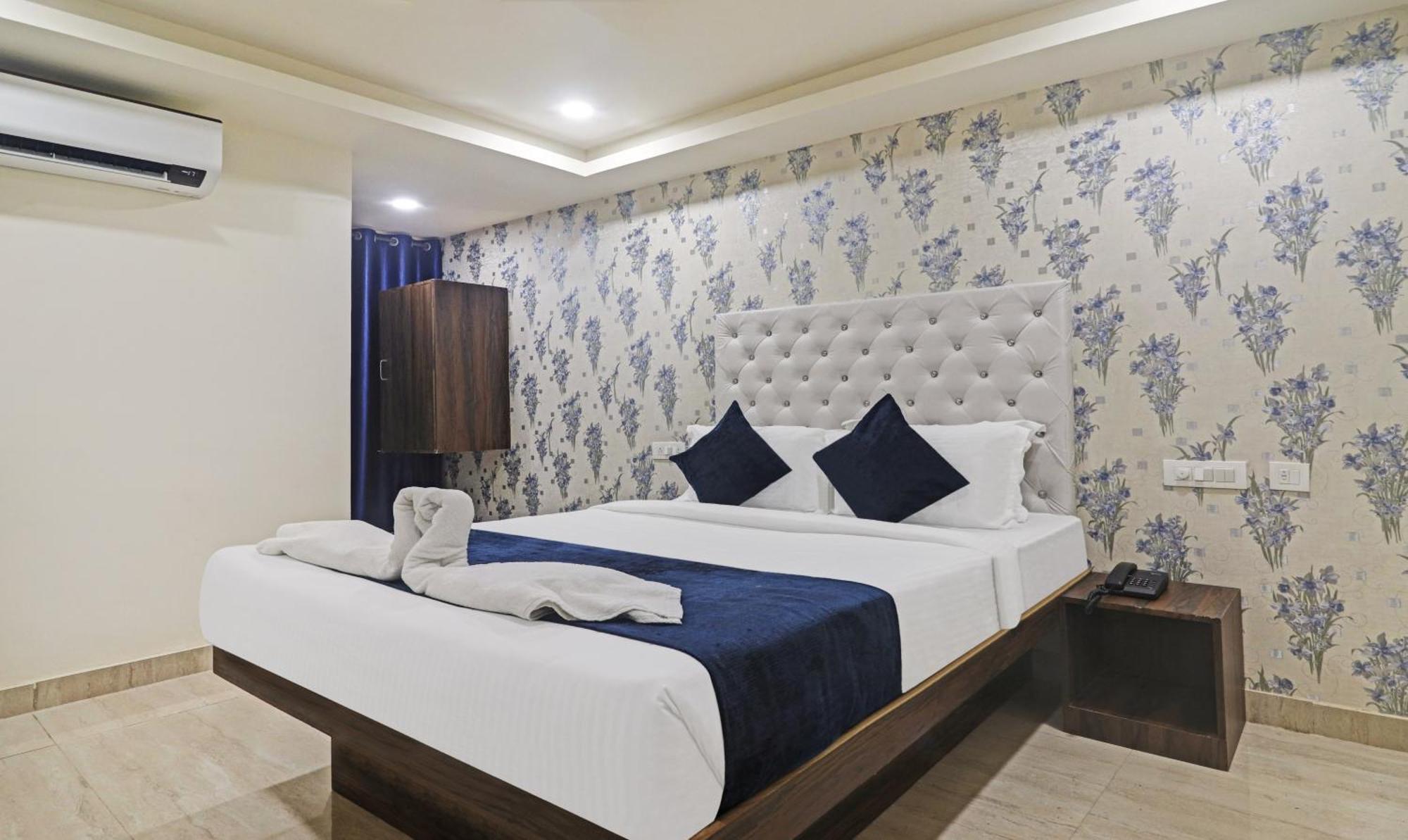 Hotel Bright Airport Zone Шамшабад Экстерьер фото